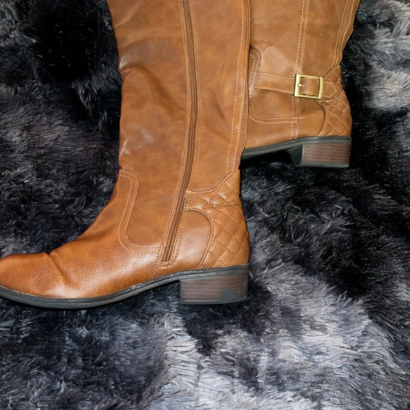 Boots - Picture 2 of 3